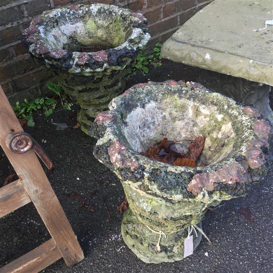 Pair of urns(-)